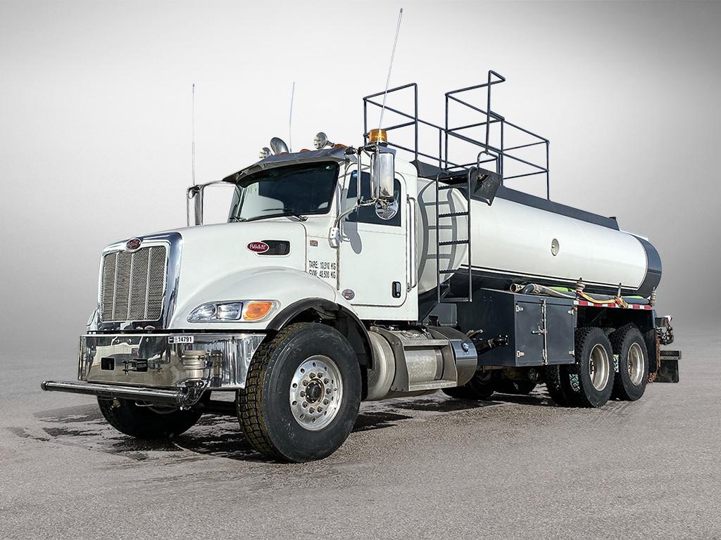 Photo of a 2021 Peterbilt 348