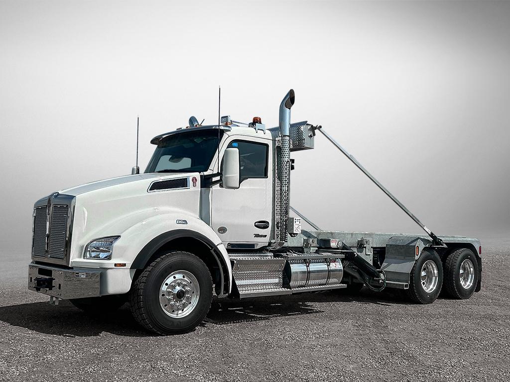 Photo of a 2024 Kenworth T880