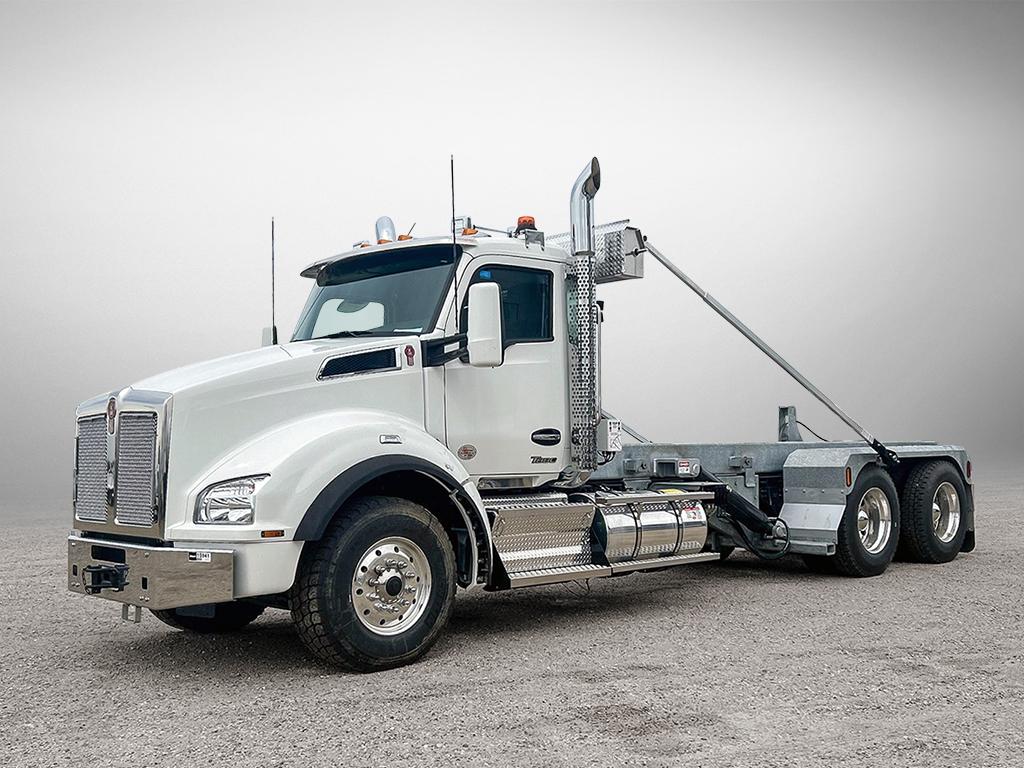 Photo of a 2024 Kenworth T880